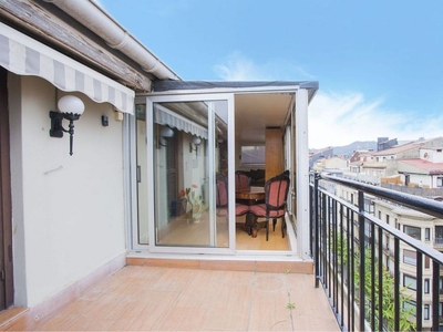 Piso en alquiler en Centro - San Sebastián-Donostia de 2 habitaciones con terraza y calefacción