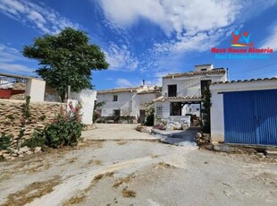 Casa con terreno en Cúllar