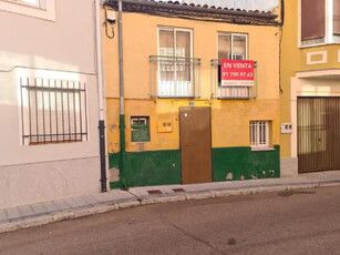 Casa en venta en Calle de la Honda, 27 en Peñaranda de Bracamonte por 31,000 €