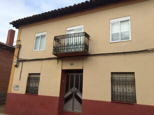Casa en venta en Plaza de Santa María en Becilla de Valderaduey por 16,000 €