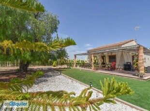 Chalet en alquiler de larga temporada en Las Bayas, Elche