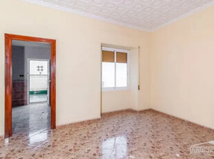 Piso en venta en Calle del Horno, 18, cerca de Calle de Santa Catalina en Puente Genil por 41,000 €