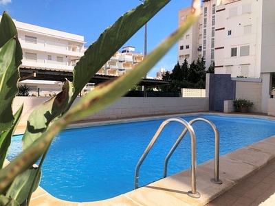 Alquiler de piso en calle De Cibeles de 2 habitaciones con terraza y piscina