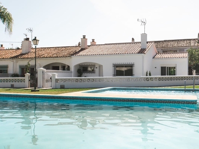 Casa en venta en San Pedro de Alcantara, Marbella, Málaga