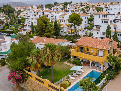 Increíble oportunidad de inversión! Villa en Nueva Andalucía con LPO y licencia turística Venta Nueva Andalucía