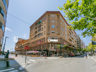 ¡Gran Oportunidad de Inversión! Venta de Local Comercial en la Avenida Principal de Calpe Venta Calpe Pueblo