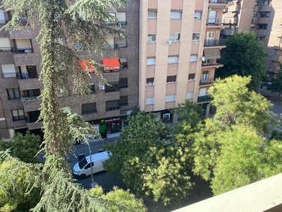 Piso en alquiler en Camino de Ronda - Rosaleda de 4 habitaciones con terraza y muebles