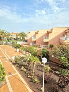 Venta de piso en Costa Blanca - Las Galletas de 2 habitaciones con terraza y piscina
