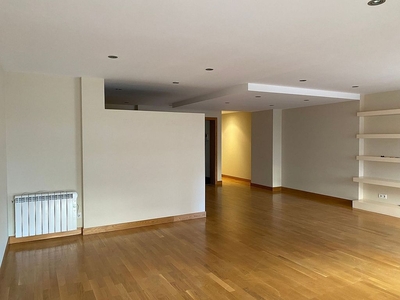 Alquiler de piso en Cuatro Caminos - Plaza de la Cubela de 1 habitación con garaje y calefacción