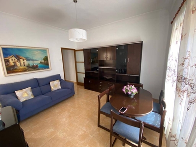 Alquiler Piso Alicante - Alacant. Piso de tres habitaciones en Avenida del Conde de Lumiares. Buen estado segunda planta con terraza