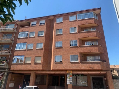 Alquiler Piso Ávila. Piso de dos habitaciones en Cuartel De La MontaÑa 9. Segunda planta con terraza