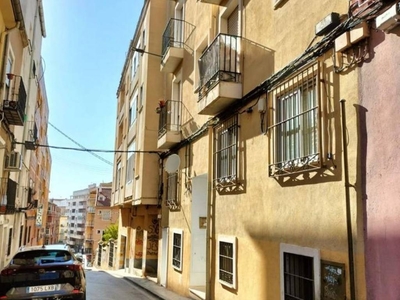 Alquiler Piso Cuenca. Piso de tres habitaciones en Calle Subida Al Cerro de Molina. Buen estado segunda planta