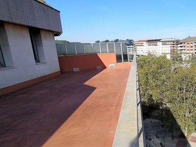 Ático en alquiler en calle Ramon Ortiz de Zarate de 3 habitaciones con terraza y muebles