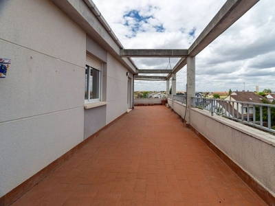 Ático en venta en Morales del Vino de 2 habitaciones con terraza y piscina