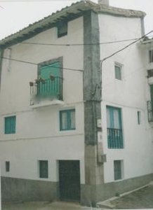 Casa Rústica en venta. Munilla (La Rioja) - Casa rústica, de tres plantas; 4 dorm., baño, cocina-comedor, salón, balcón. Fachada y tejado rehabilitados.