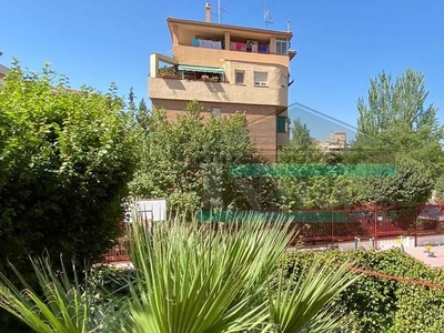 Piso en alquiler en calle Virgen del Monte de 4 habitaciones con terraza y piscina