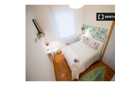 Se alquila habitación en piso de 3 dormitorios en Castaños, Bilbao