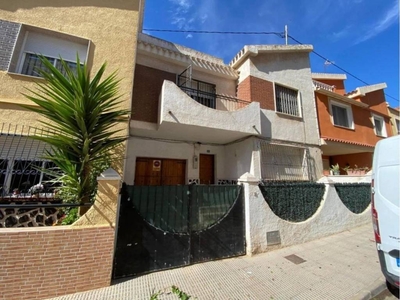Venta Casa adosada en Calle Concepción Arenal Cartagena. A reformar con terraza 126 m²