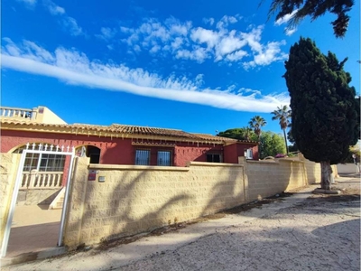 Venta Casa unifamiliar en Calle Isla de Pascua Cartagena. A reformar con terraza 98 m²