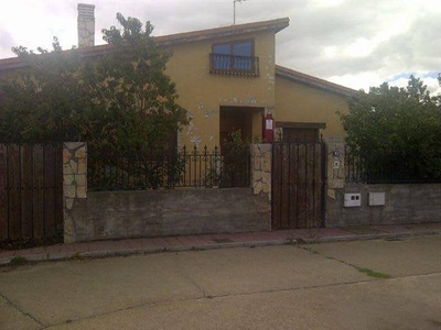 Venta Casa unifamiliar Nava del Rey. 189 m²