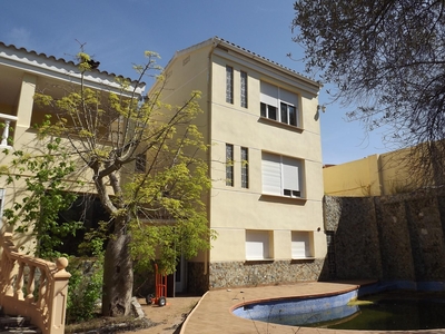 Venta de casa con piscina y terraza en L'Alcora, Urb El Pantano - Alcora