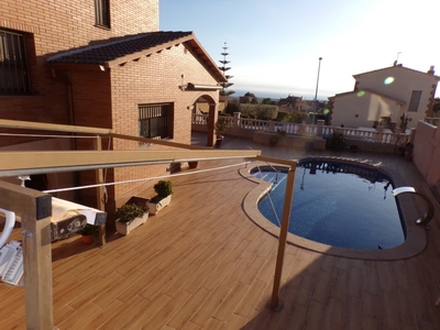 Venta de casa con piscina y terraza en Roda de Barà, Centro Población