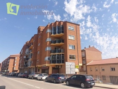 Venta de piso en avenida De Salazar y Torres de 3 habitaciones con terraza y calefacción