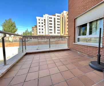 Venta de piso en calle Duques de Soria de 3 habitaciones con terraza y garaje