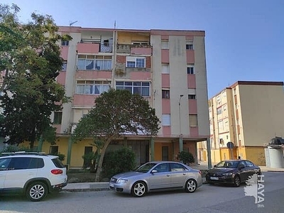 Venta de piso en La Línea de la Concepción ciudad de 3 habitaciones y 82 m²