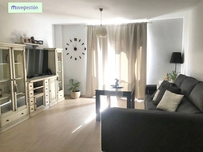 Venta de piso en Ubrique de 3 habitaciones con aire acondicionado