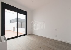 Piso planta baja en venta , con 69 m2, 2 habitaciones y 2 baños, ascensor, aire acondicionado y calefacción eléctrica. en Arenys de Mar
