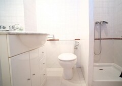 Piso en venta , con 95 m2 y 2 habitaciones y 2 baños. en Barcelona