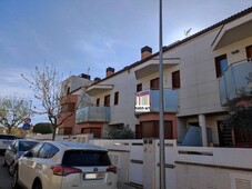 Venta Casa adosada en Alsinar 22 Torrefarrera. Buen estado plaza de aparcamiento con balcón calefacción individual 300 m²