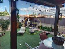 Venta Casa adosada Sariegos. Con terraza 204 m²