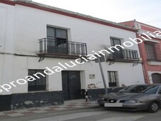 Venta Casa rústica en Calle Santiago Villamanrique de la Condesa. A reformar 119 m²