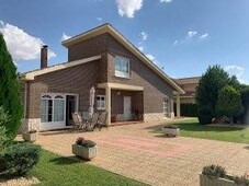 Venta Chalet Santas Martas. Buen estado plaza de aparcamiento con terraza calefacción individual 992 m²