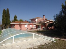 Venta de casa con piscina en Villar de Olalla