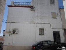 Venta Piso Fernán-Núñez. Piso de dos habitaciones en Calle Poetas Hermanos Machado. Primera planta