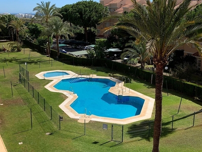 Alquiler de piso en El Padrón - El Velerín - Voladilla de 2 habitaciones con piscina y jardín