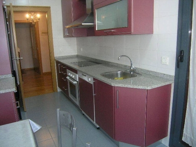 Alquiler de piso en Zabalgana - Ariznabarra de 2 habitaciones con garaje y muebles