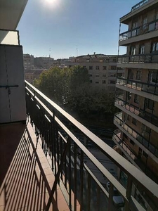 Alquiler Piso Salamanca. Piso de tres habitaciones en Puerta de Zamora. Muy buen estado sexta planta con balcón calefacción individual