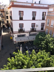 Piso en alquiler en calle Misericordia de 4 habitaciones con garaje y balcón