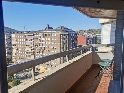 Piso en alquiler en Zona Alta de 3 habitaciones con terraza y muebles