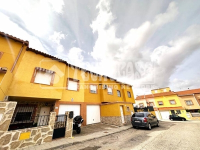 Venta Casa adosada en C. Cuenca 19 Almonacid de Toledo. Muy buen estado calefacción individual 136 m²