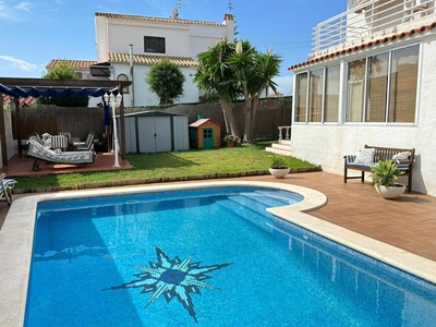 Venta Casa unifamiliar Cunit. Con terraza 194 m²