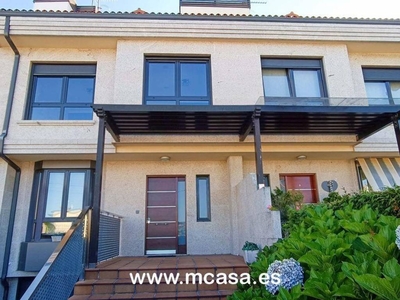 Venta Casa unifamiliar en Camino Quiros - PZA ESPANA Vigo. Buen estado plaza de aparcamiento con balcón calefacción individual 246 m²
