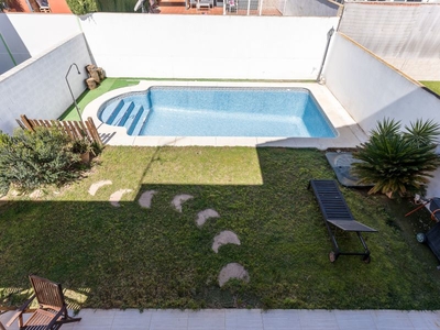 Venta de casa con piscina y terraza en Umbrete, ZONA RESIDENCIAL