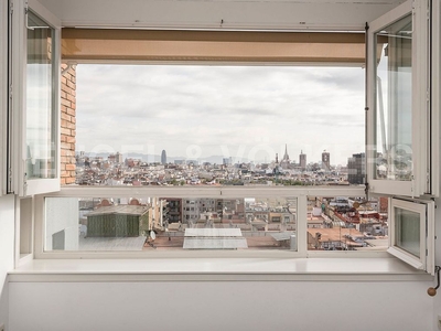 Venta de piso en El Raval de 2 habitaciones con calefacción y ascensor