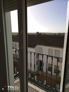 Venta de piso en Gibraleón de 3 habitaciones con terraza y balcón