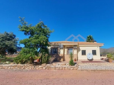 Casa con terreno en Hondon de las Nieves